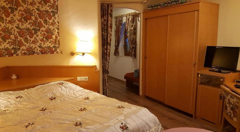 Hotel Basler Hof 4*